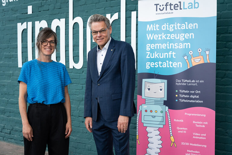 jörn oltmann beim tüftellab im ringberlin