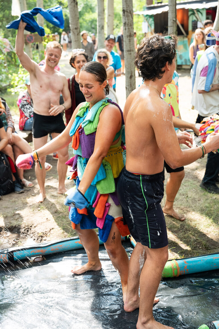 human wasch waterstage wurzelfestival 2024 krachgarten e.v.
